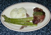 Plate with filet mignon, aspargus and mashed potatos