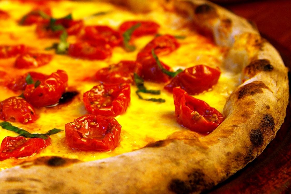 Thick border wood fired oven pizza with cherry tomatoes_crp_cc